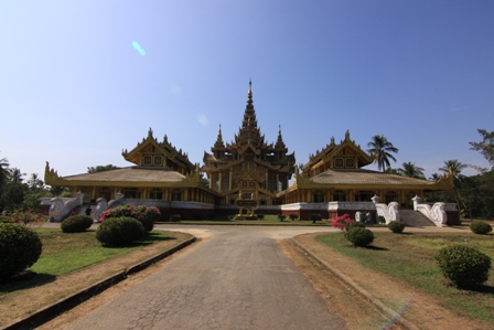 บุเรงนอง, พระธาตุมุเตา, ชเวมอดอร์, ทักษา, ธรรมิกราช, ตัดไม้ข่มนาม