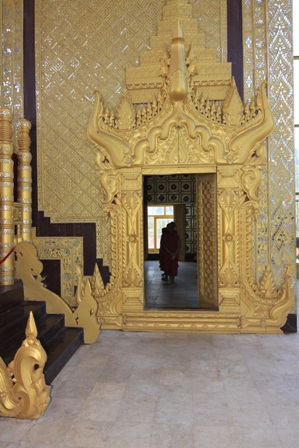 บุเรงนอง, พระธาตุมุเตา, ชเวมอดอร์, ทักษา, ธรรมิกราช, ตัดไม้ข่มนาม