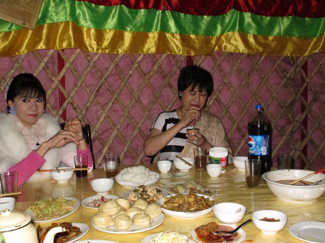 มองโกเลีย, หวังเจาจวิน, เจงกิสข่าน, ถ้ำมอเกา, ถ้ำหลงเหมิน, ถ้ำหยุนกัง, อาจารย์แอน