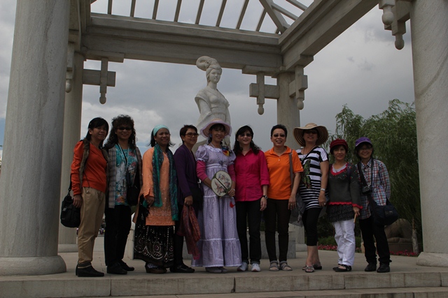 มองโกเลีย, หวังเจาจวิน, เจงกิสข่าน, ถ้ำมอเกา, ถ้ำหลงเหมิน, ถ้ำหยุนกัง, อาจารย์แอน