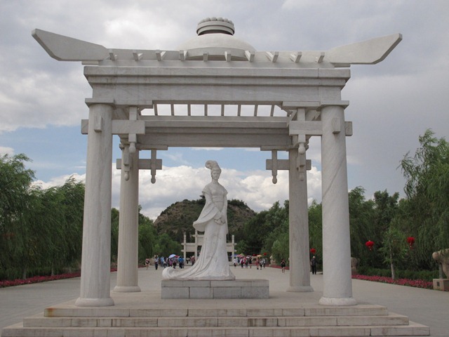มองโกเลีย, หวังเจาจวิน, เจงกิสข่าน, ถ้ำมอเกา, ถ้ำหลงเหมิน, ถ้ำหยุนกัง, อาจารย์แอน